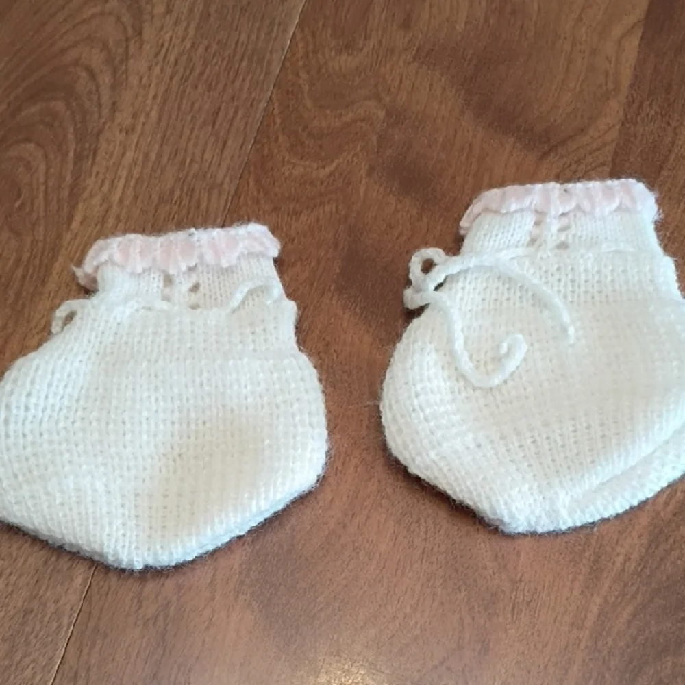 Cozy White and Pink Kids Matching Set Size Small By Infant Boutique